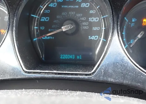 2010 Ford Taurus Limited z USA, uszkodzony, nr VIN 1FAHP2JW7AG124245